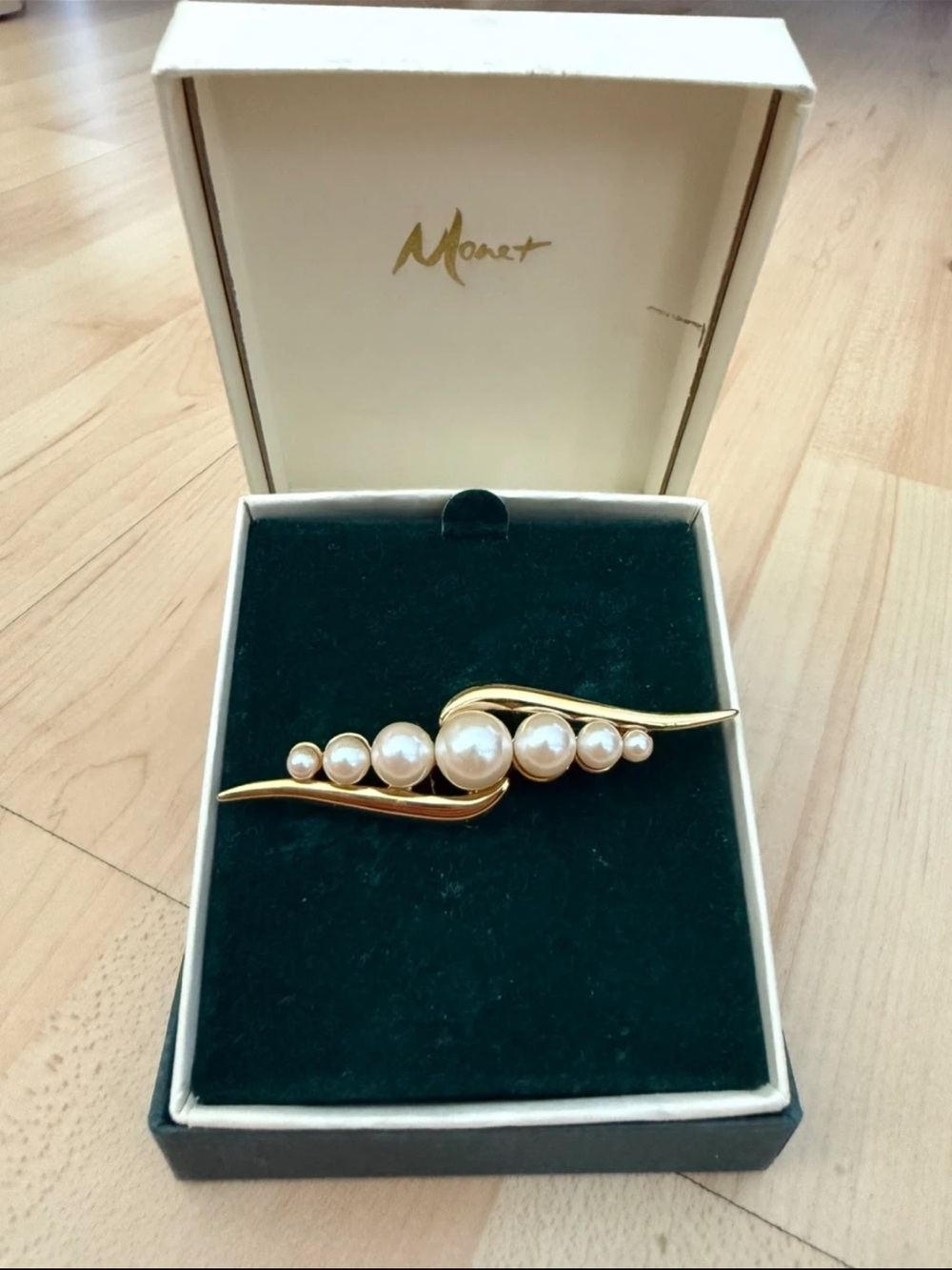 Vintage Monet Jewelry gold tone bar faux pearl brooch